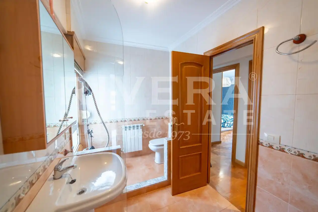 Baño de Piso en venta en Vigo  con Calefacción, Parquet y Terraza