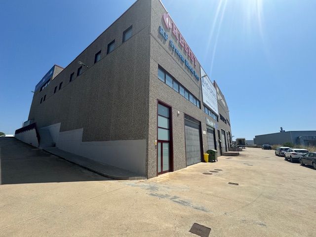 Vista exterior de Nau industrial en venda en Blanes