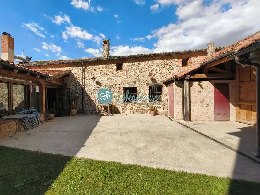 Vista exterior de Casa o xalet en venda en Espirdo amb Calefacció