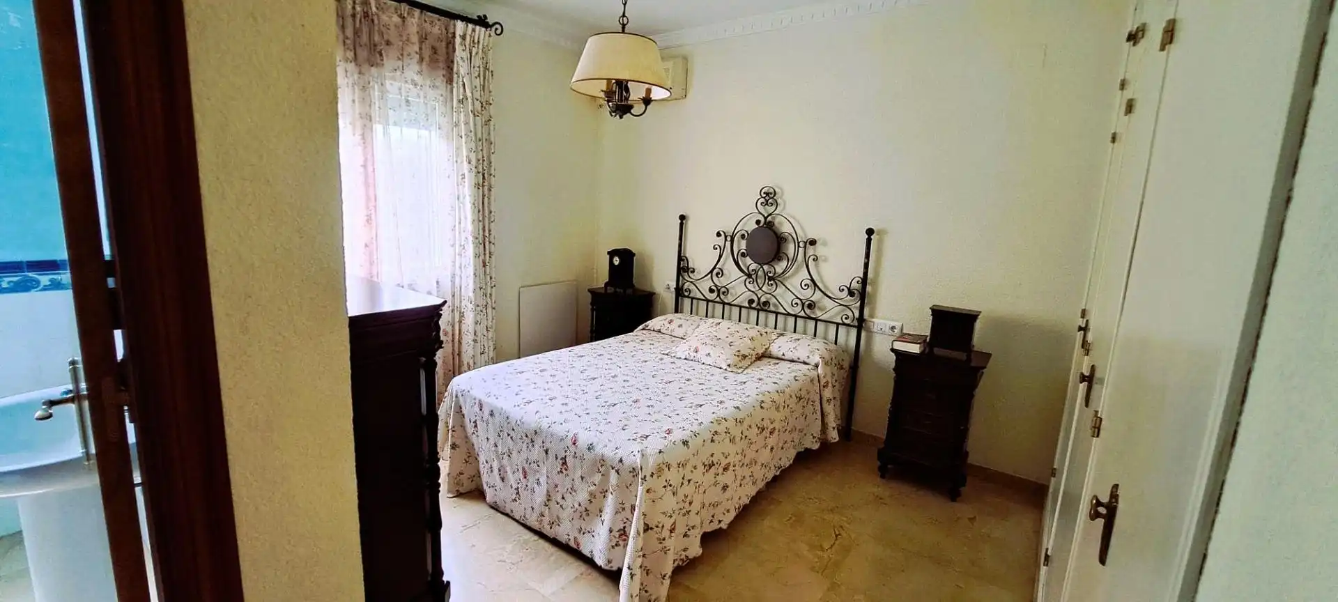 Dormitori de Casa o xalet en venda en Jerez de la Frontera amb Aire condicionat, Jardí privat i Piscina