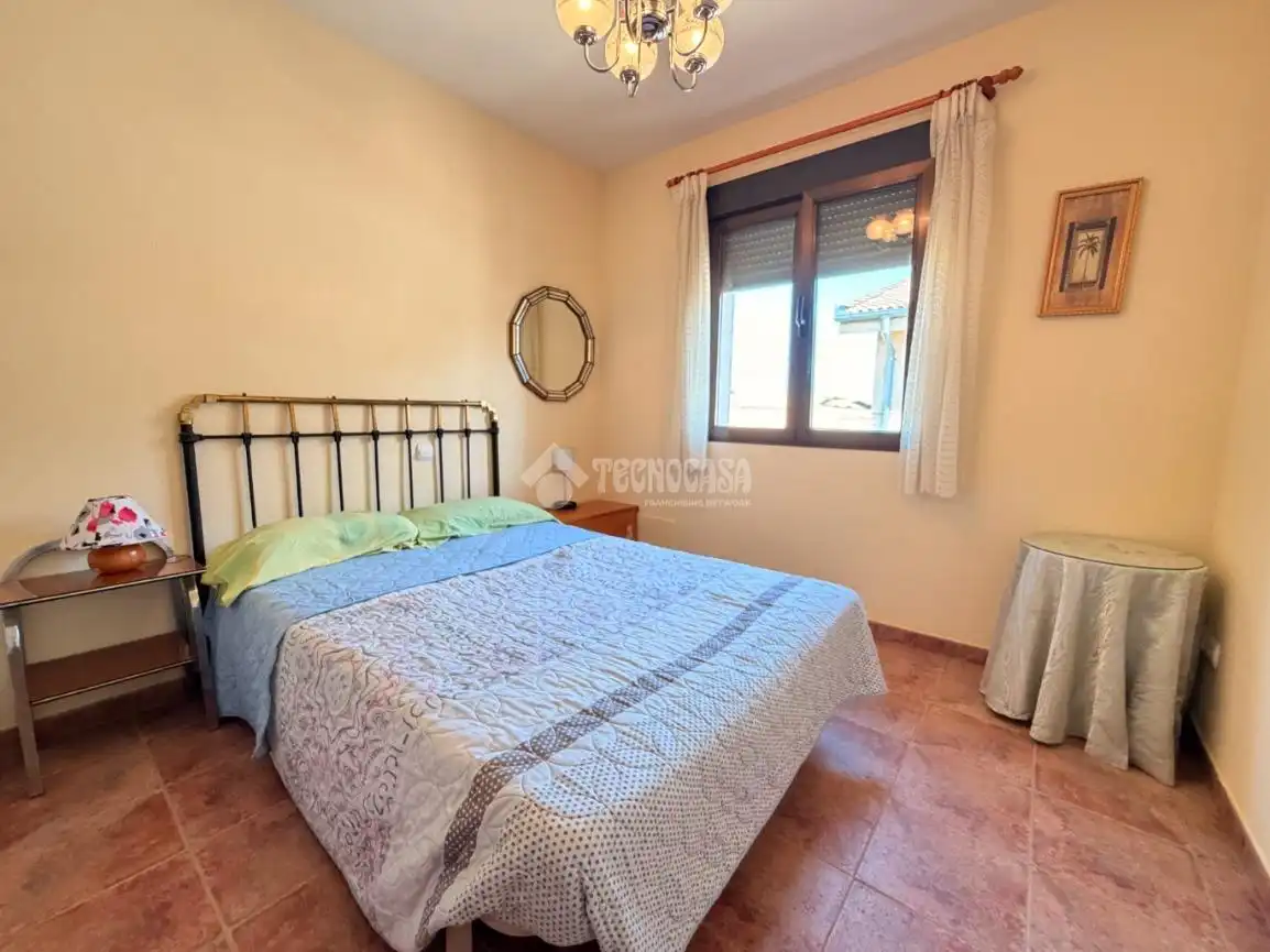 Habitación de Casa adosada en venta en Segovia con Calefacción