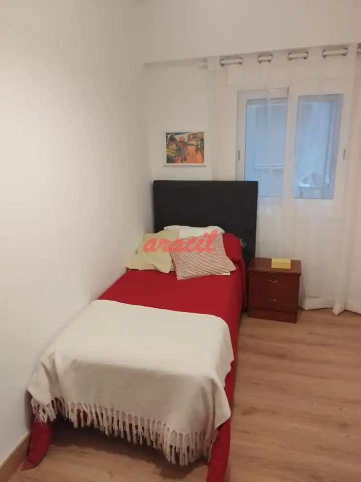 Dormitori de Pis de lloguer en Ourense Capital  amb Calefacció, Parquet i Terrassa