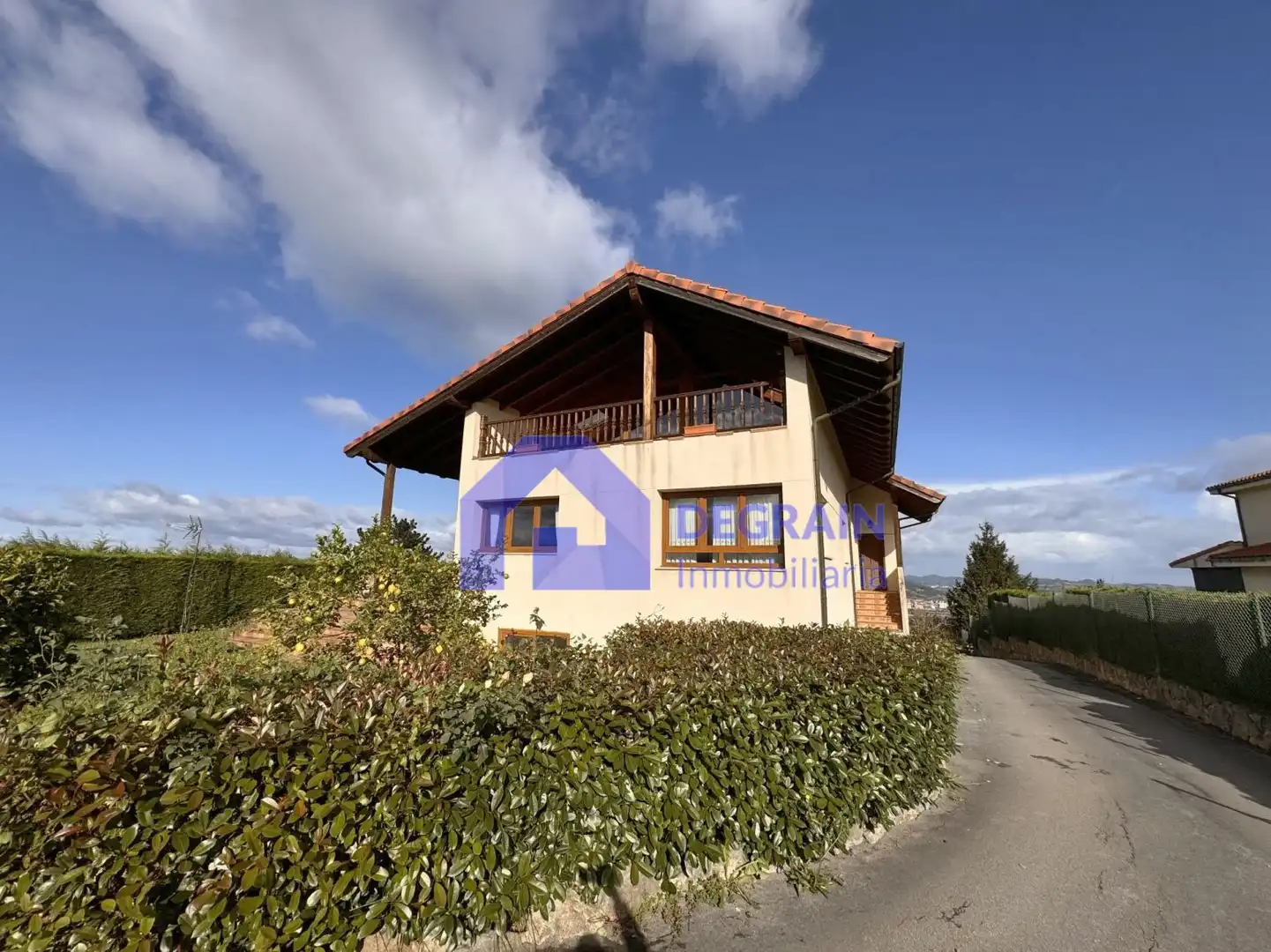 Villa zum Verkauf in Lugar Llovera