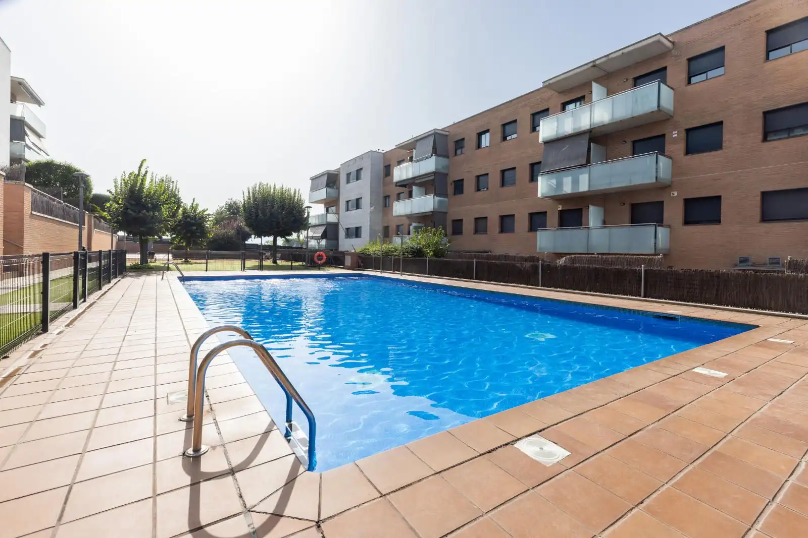 Piscina de Pis en venda en Parets del Vallès amb Calefacció, Jardí privat i Parquet