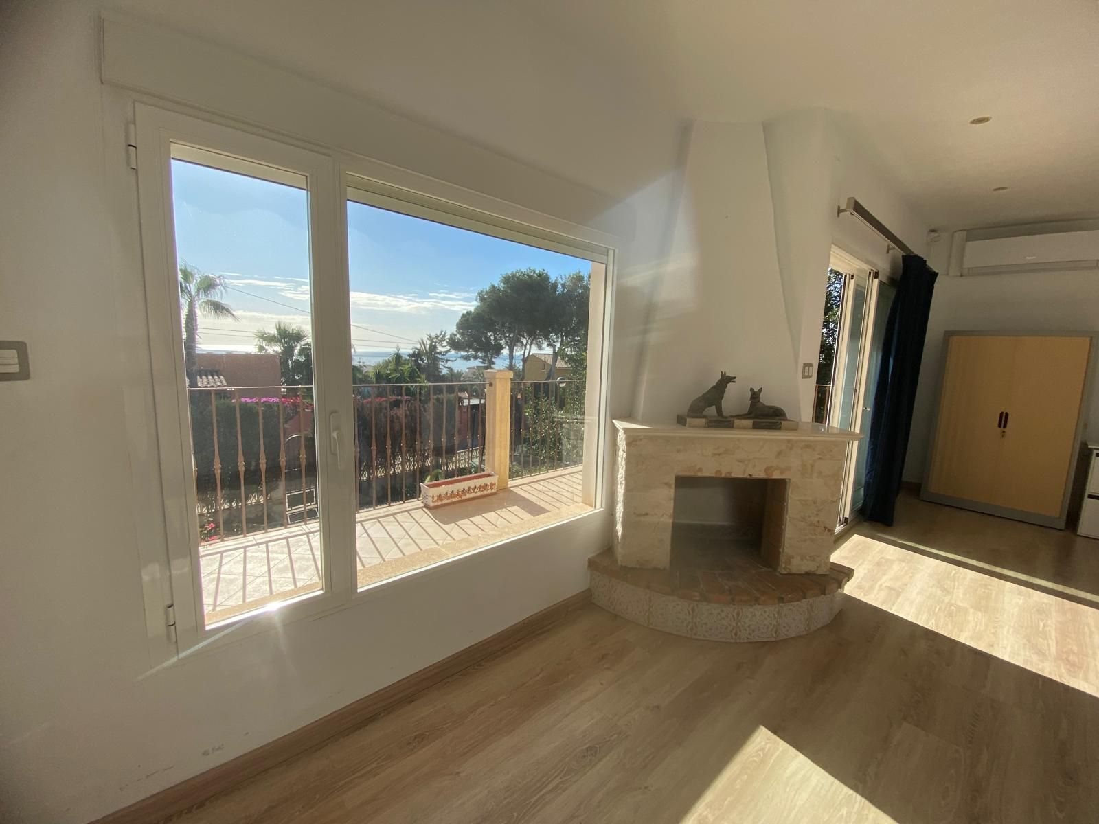 Living room of House or chalet for sale in El Campello  with Air Conditioner, Private garden and Terrace