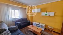 Sala d'estar de Pis en venda en Burgos Capital amb Calefacció