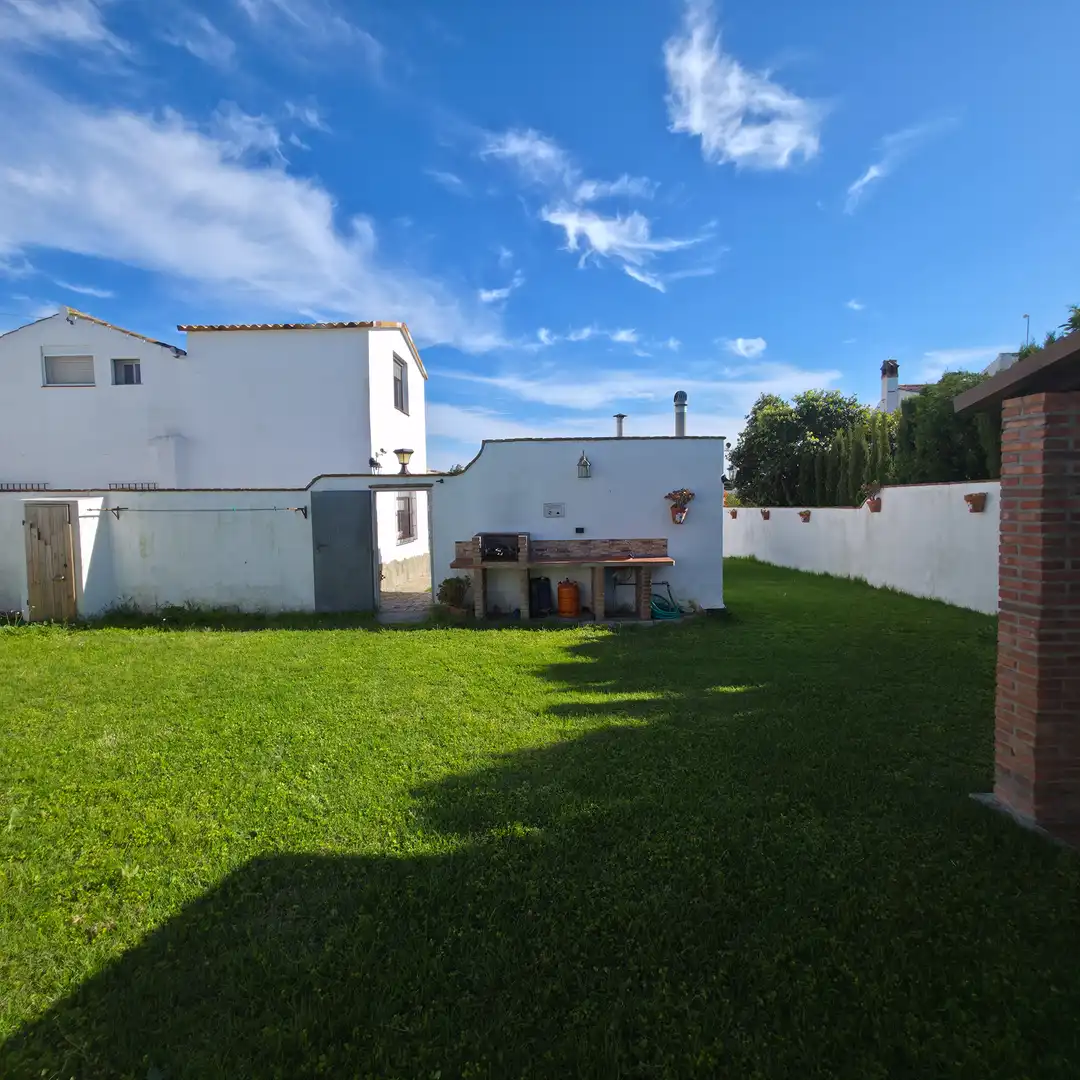 Garden of Buildings for sale in Barbate