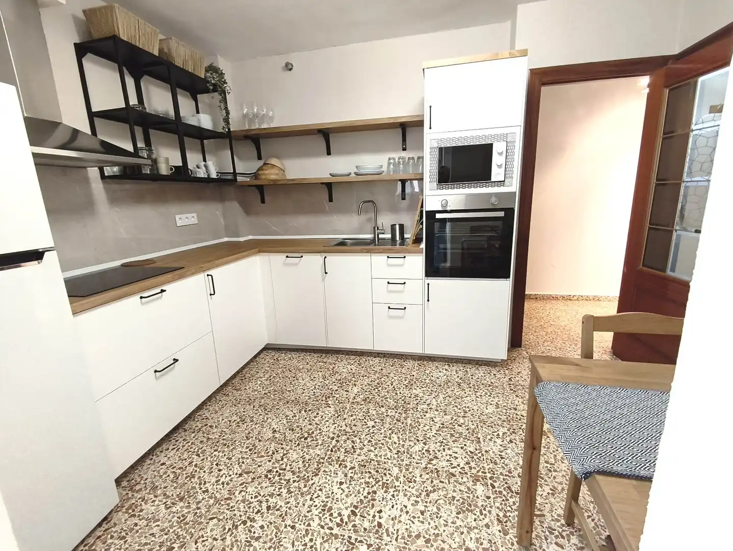 Cuina de Pis de lloguer en Cartagena amb Aire condicionat, Moblat i Forn