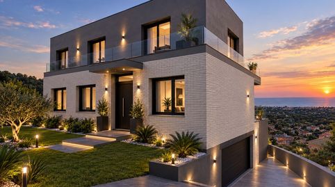 Proyecto de chalet con piscina infinita y vistas al mar en Roda de Barà