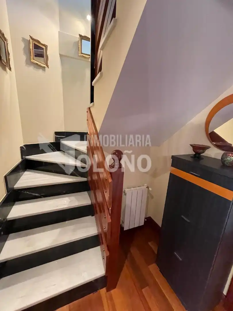 Dúplex en venta en Castañares de Rioja con Calefacción, Parquet y Terraza