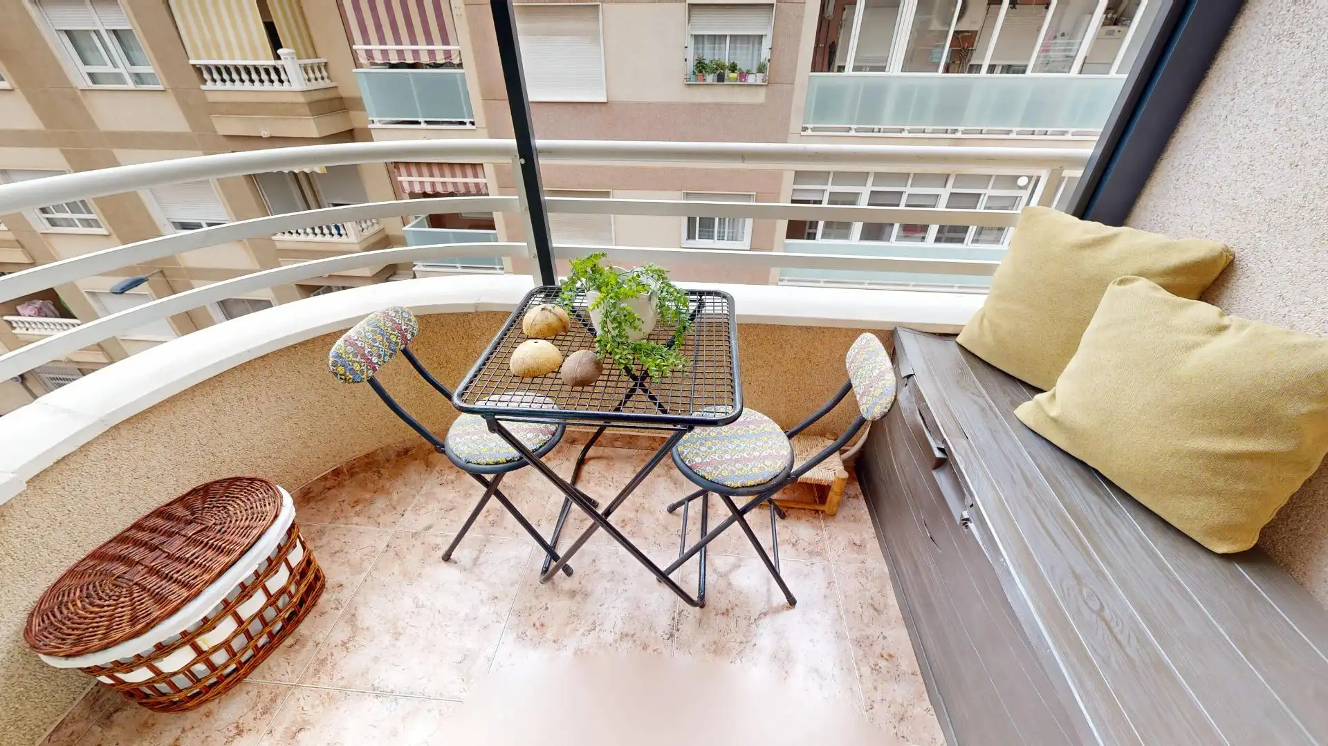 Terrassa de Apartament en venda en Torrevieja amb Aire condicionat, Calefacció i Moblat