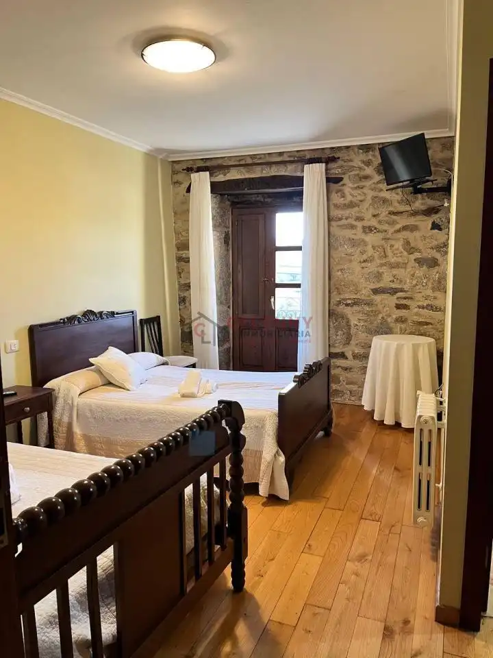 Local en venda en A Pobra de Trives  amb Aire condicionat i Moblat