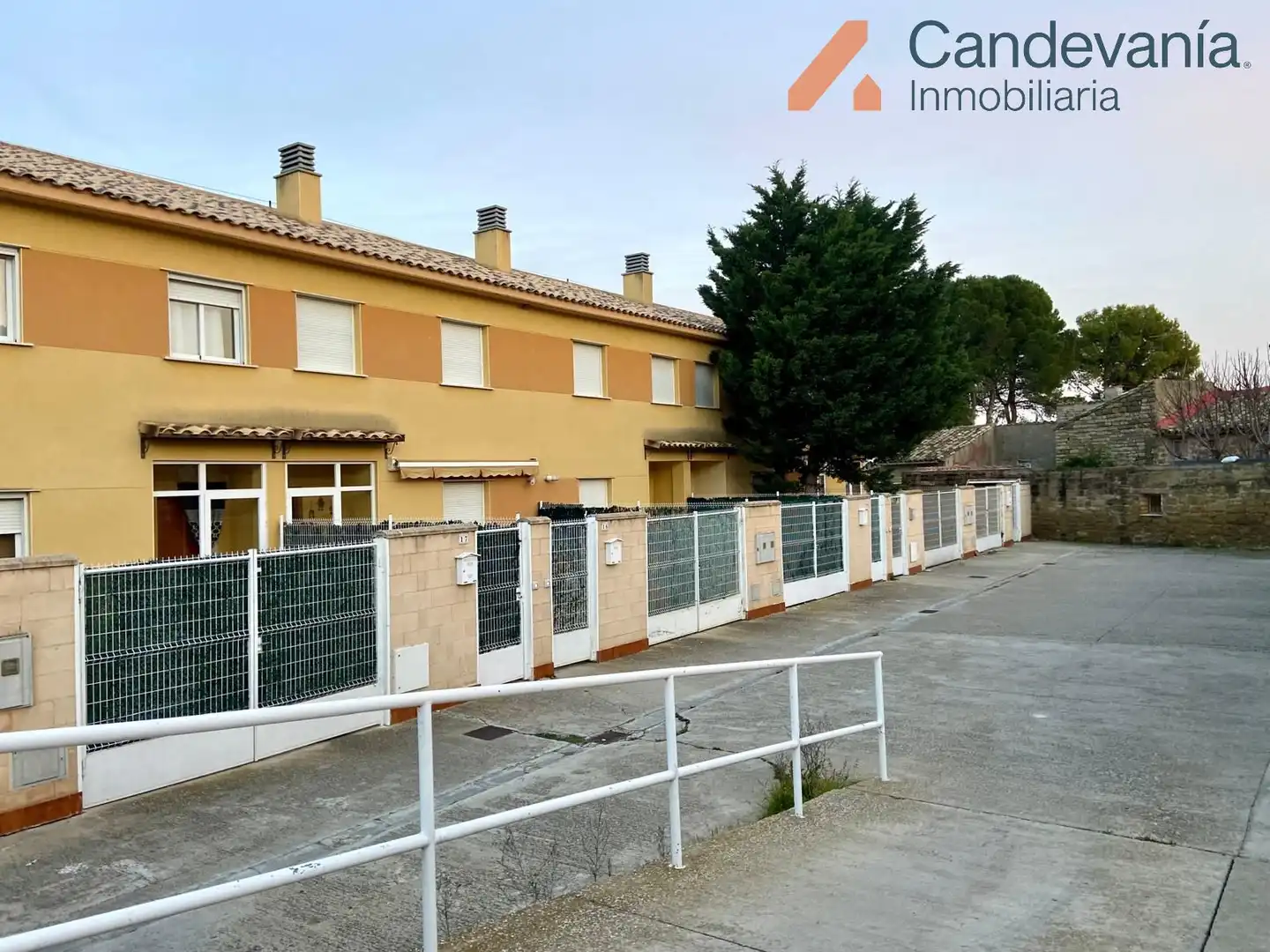 Vista exterior de Casa adosada en venta en Las Pedrosas con Aire acondicionado, Calefacción y Jardín privado
