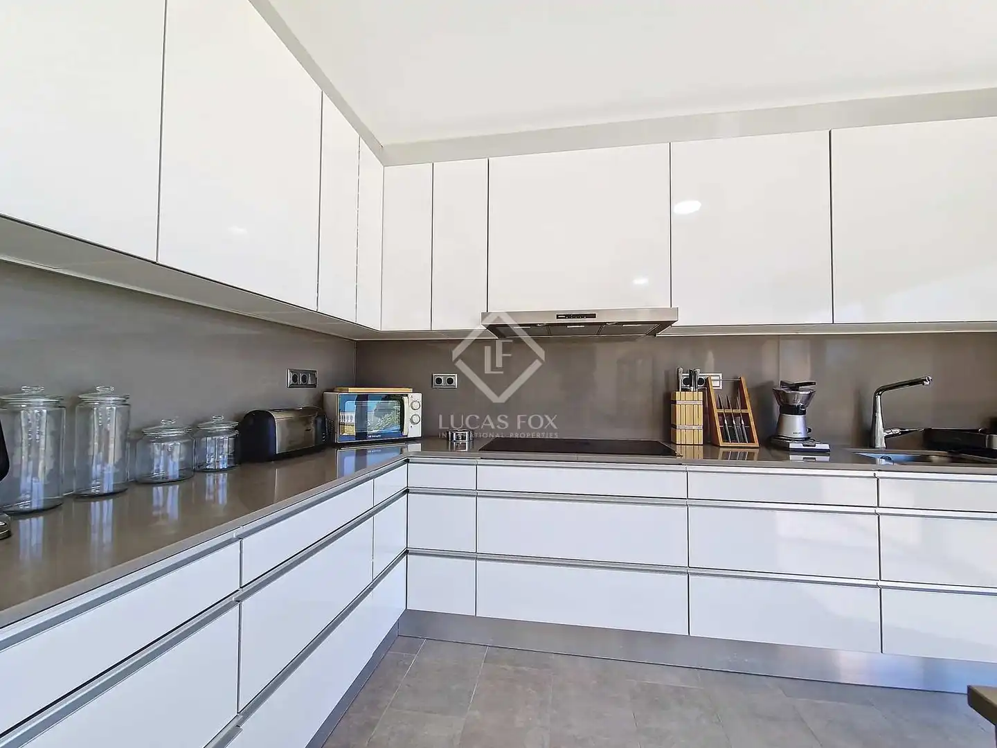 Cuina de Casa o xalet de lloguer en Vilanova i la Geltrú amb Aire condicionat, Jardí privat i Terrassa