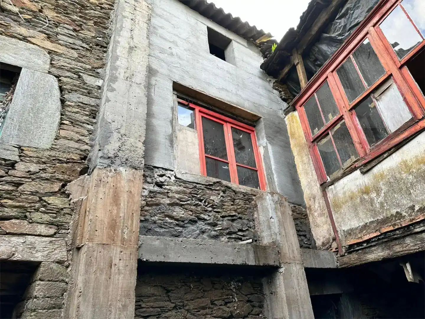 Vista exterior de Pis en venda en Illano amb Jardí privat