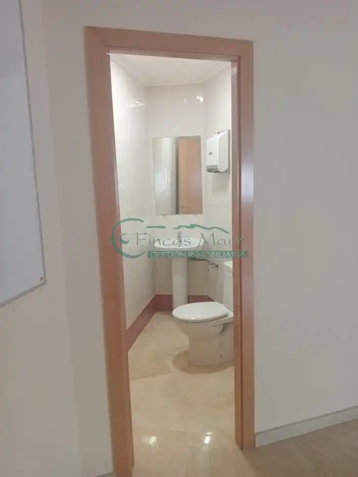 Bathroom of Office for rent in Vigo 