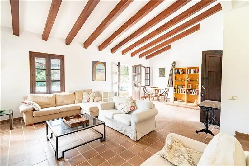 Wohnzimmer von Country house zum Verkauf in Calvià mit Heizung, Privatgarten und Terrasse