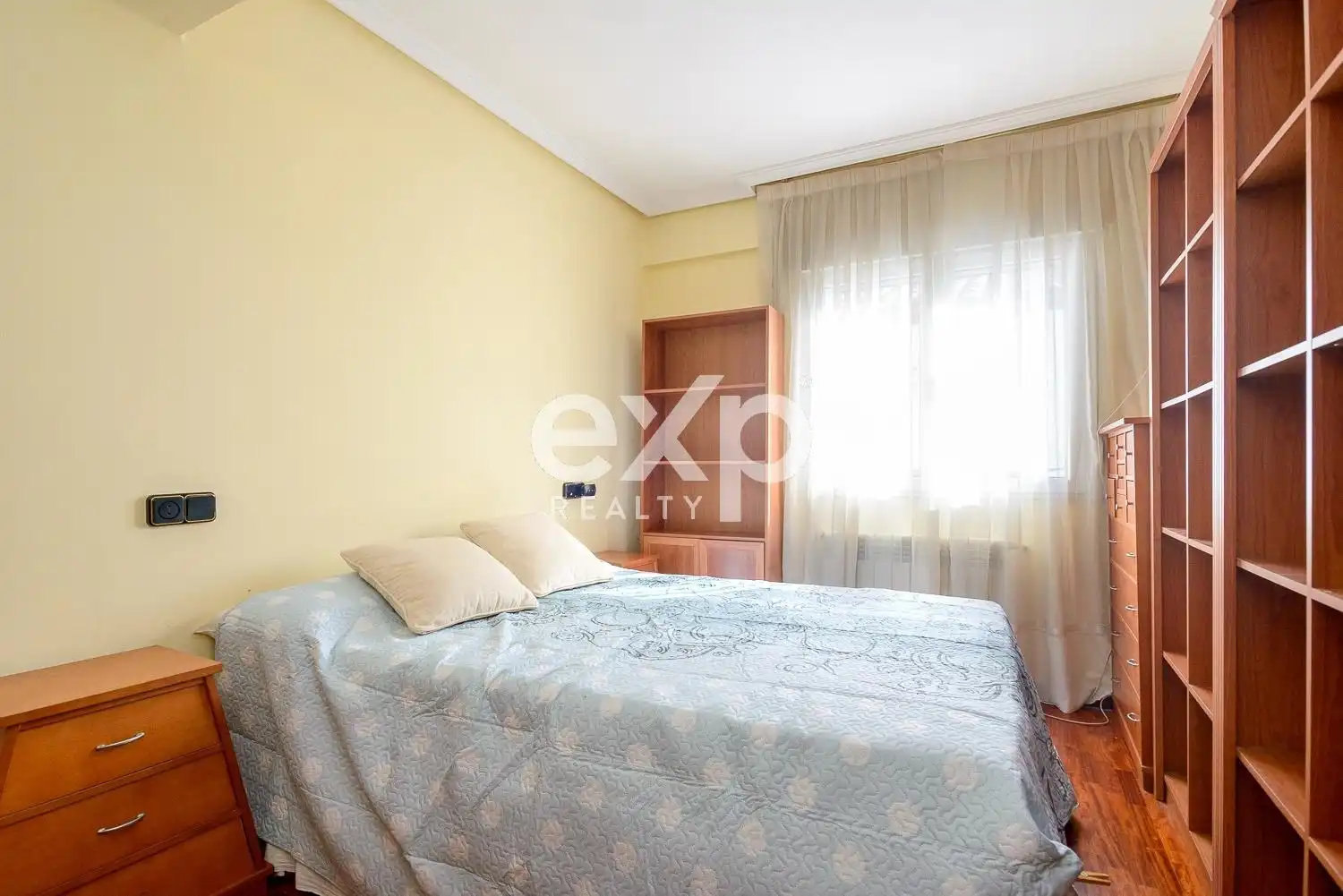Bedroom of Flat for sale in Oviedo   with Heating, Parquet flooring and Furnished