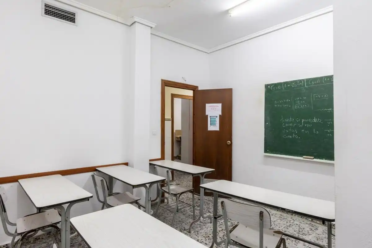 Erdgeschoss zum Verkauf in Valencia mit Klimaanlage, Heizung und Terrasse