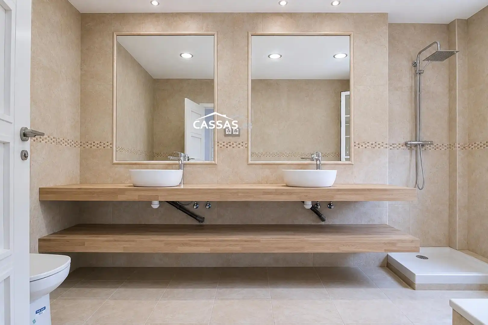 Bathroom of Detached homes for sale in Torrejón de Ardoz  with Air Conditioner, Heating and Parquet flooring