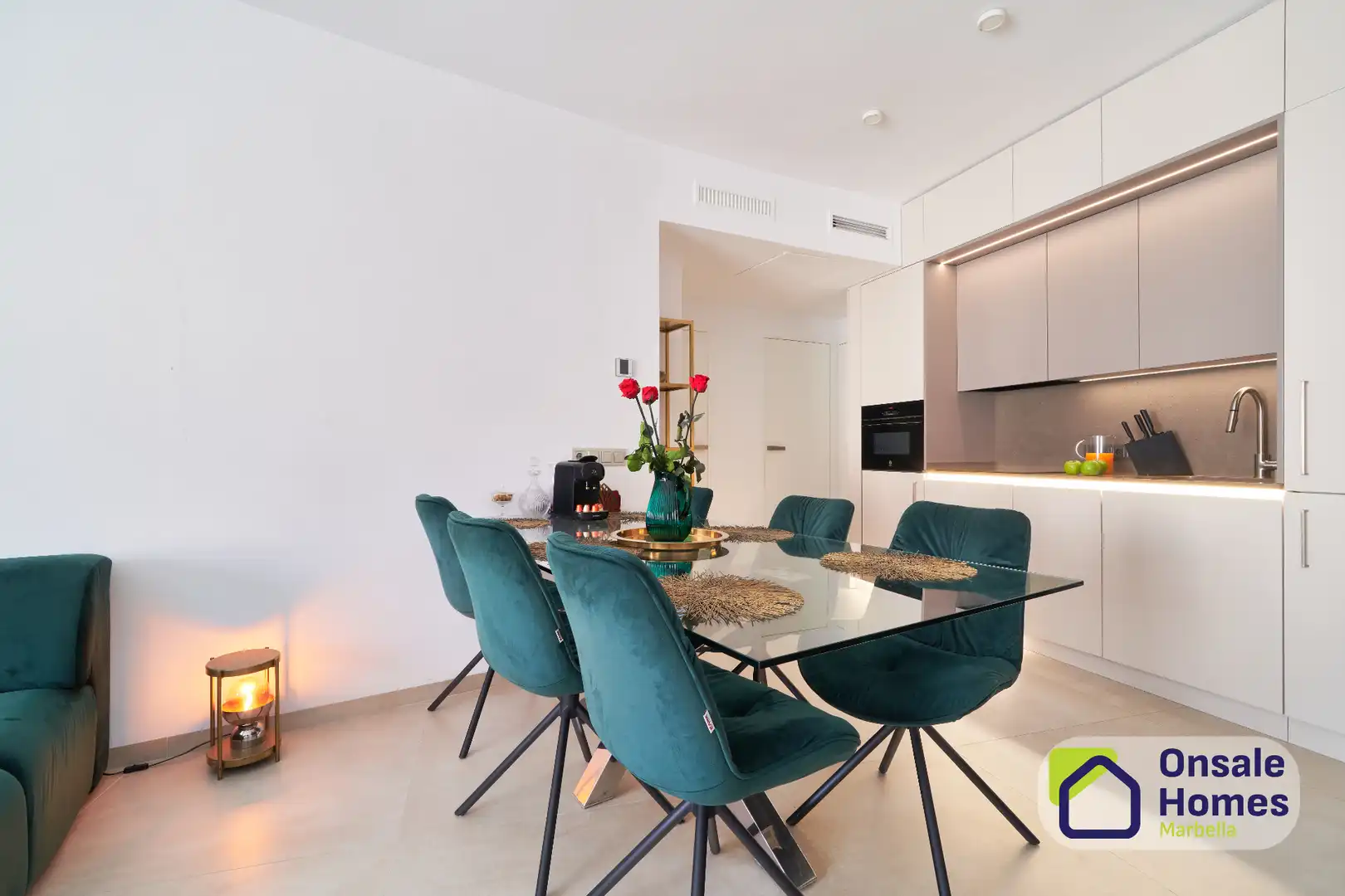 Comedor de Piso en venta en Marbella con Aire acondicionado, Terraza y Balcón