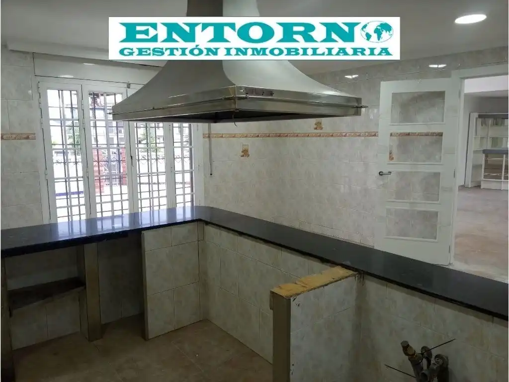 Cocina de Casa o chalet en venta en Santa Perpètua de Mogoda con Jardín privado, Terraza y Trastero