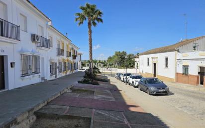 Vista exterior de Casa adosada en venda en Cartaya amb Terrassa