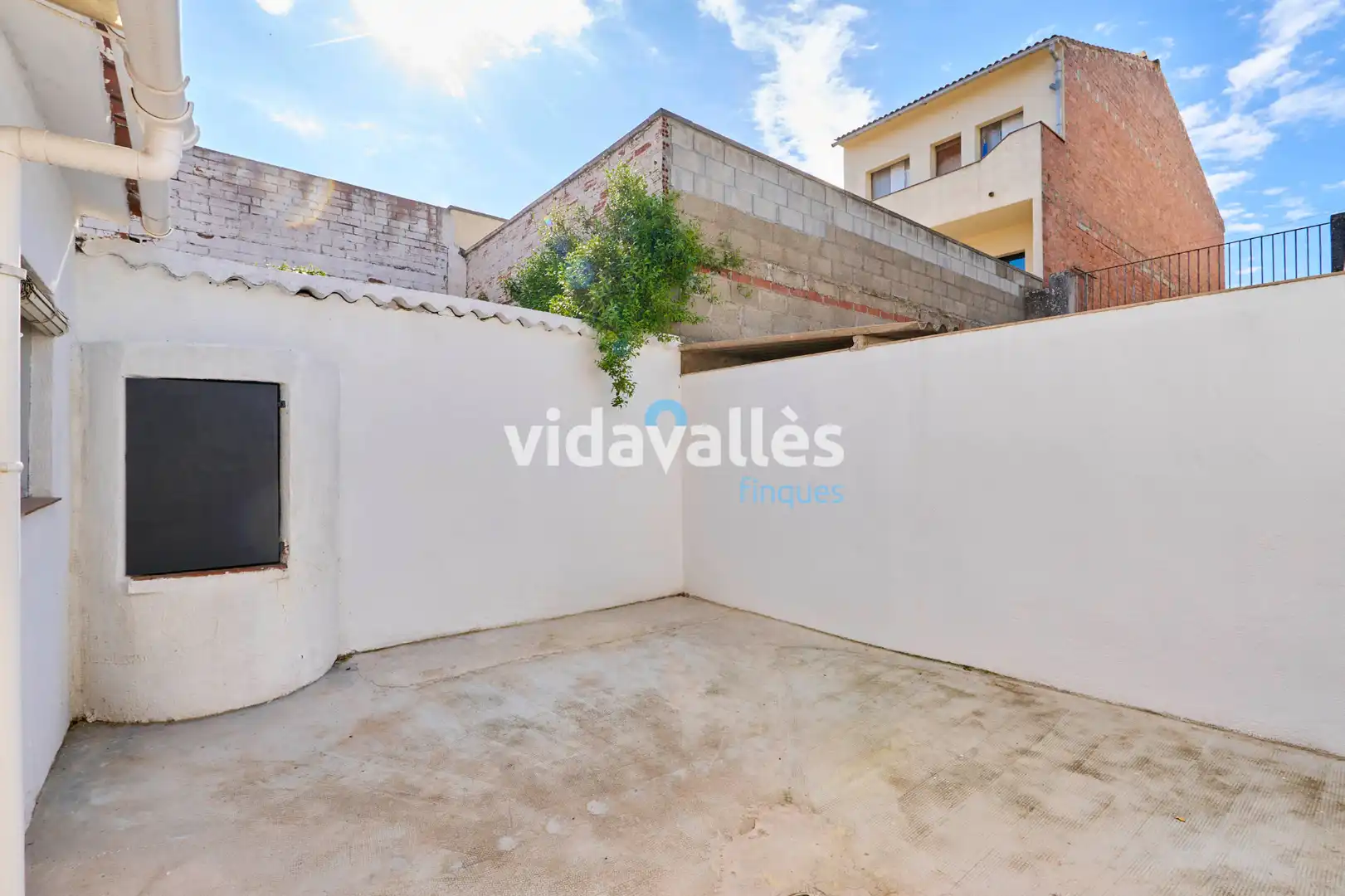Jardí de Casa o xalet en venda en Llinars del Vallès amb Calefacció, Terrassa i Forn