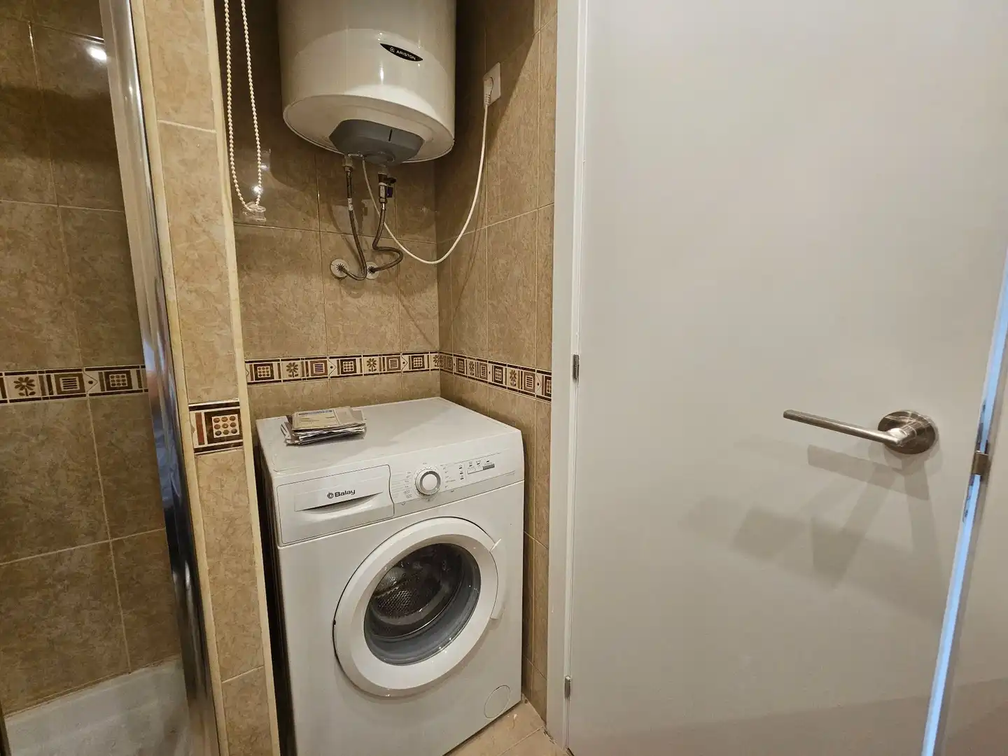 Bathroom of Apartments for rent in Madrid  with Air Conditioner, Heating and Terrace