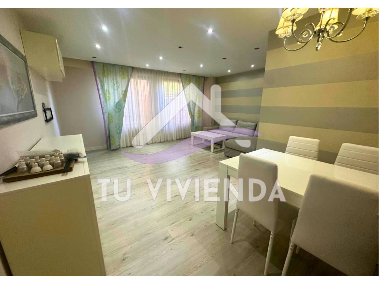 Living room of Apartment for sale in Valladolid Capital  with Heating, Parquet flooring and Furnished