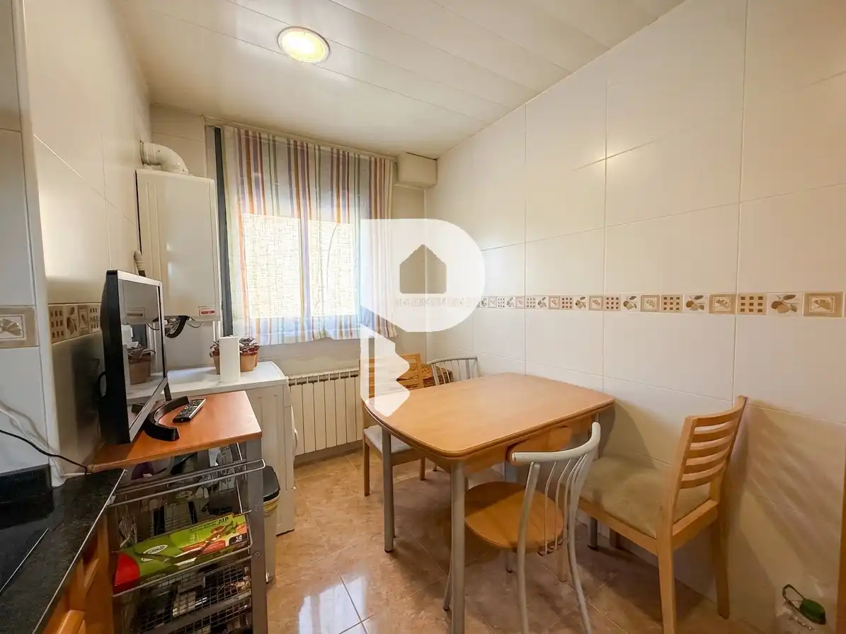 Cocina de Piso en venta en Sant Vicenç Dels Horts con Aire acondicionado, Calefacción y Parquet