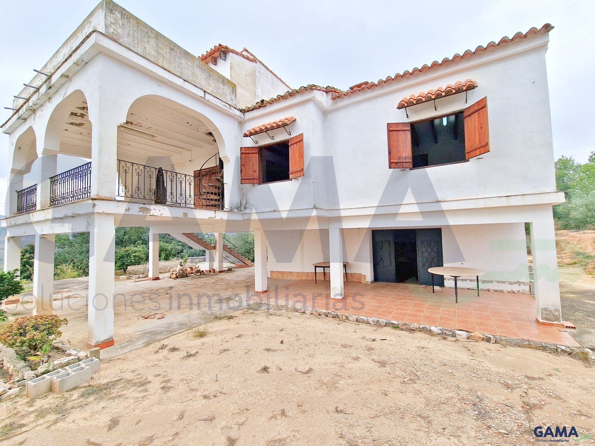 Vista exterior de Casa o xalet en venda en L'Alcúdia amb Jardí privat, Traster i Piscina