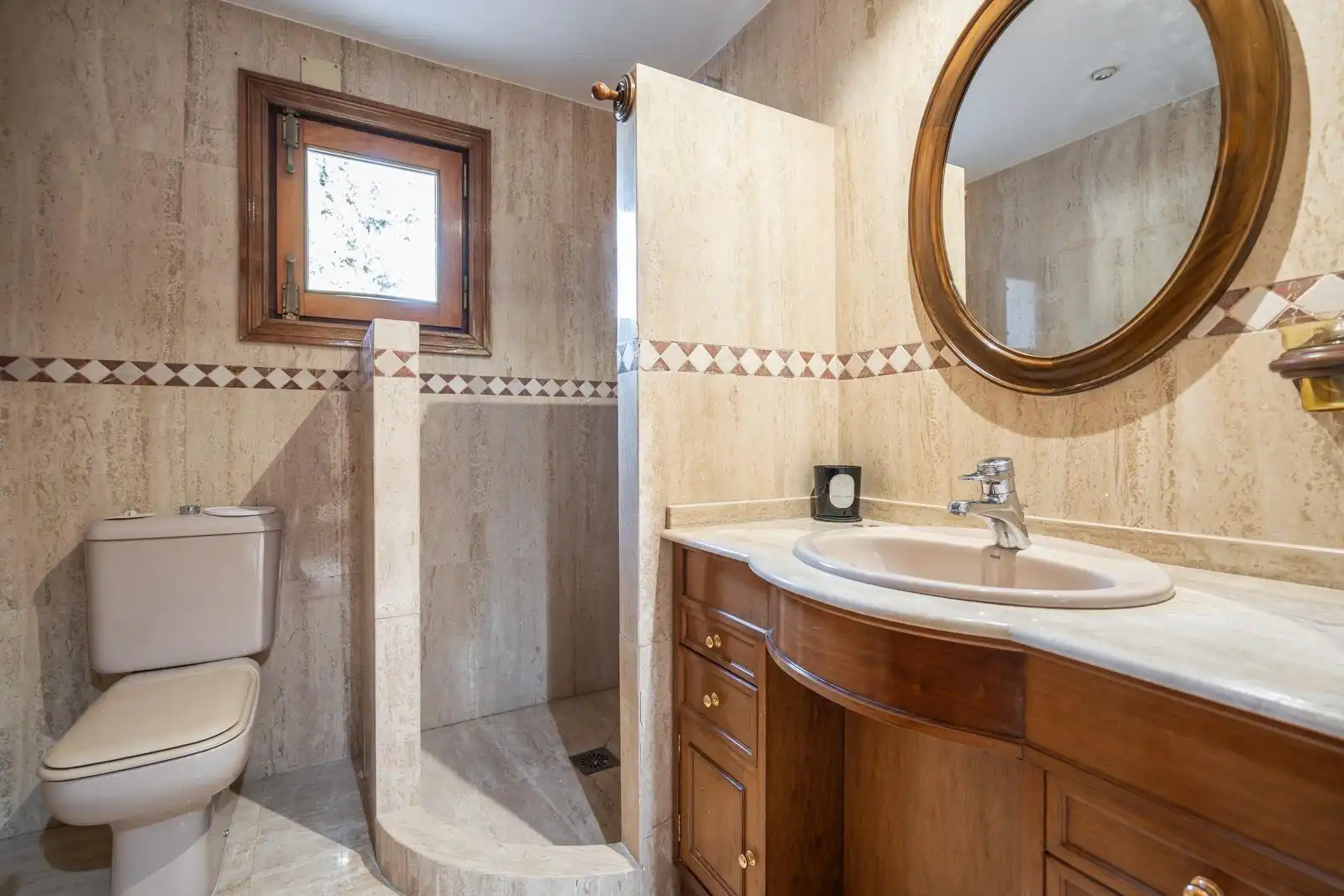 Baño de Casa o chalet en venta en Las Rozas de Madrid con Aire acondicionado, Calefacción y Jardín privado