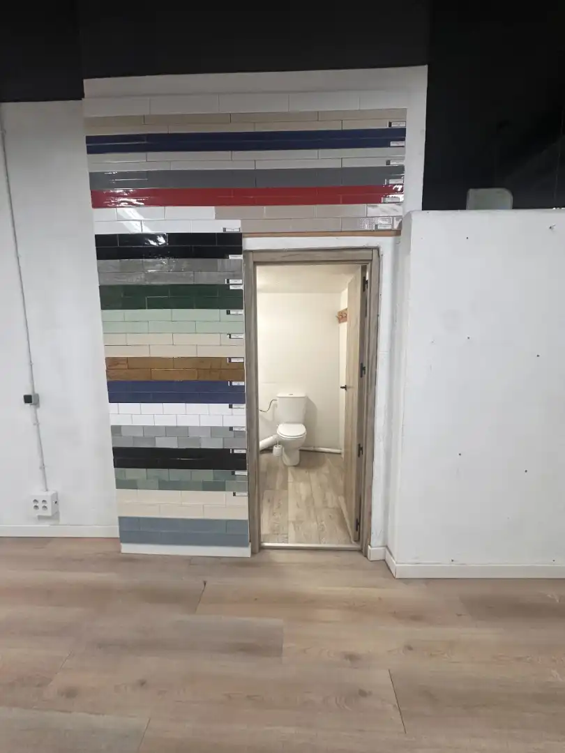 Bathroom of Commercial properties for rent in Cuenca