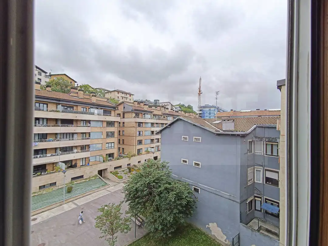 Vista exterior de Pis en venda en Donostia - San Sebastián  amb Calefacció
