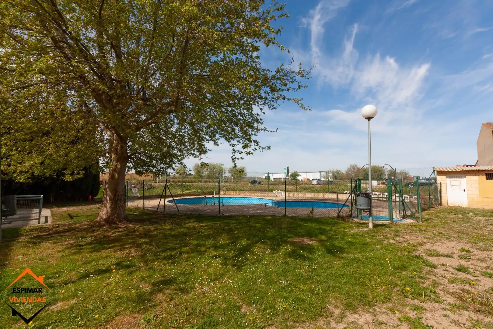 Piscina de Casa adosada en venda en Pedrola amb Aire condicionat, Calefacció i Jardí privat
