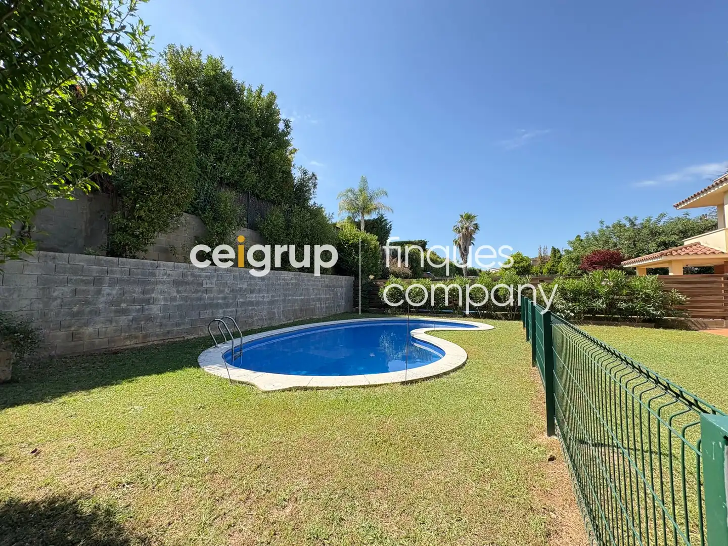 Vista exterior de Casa o chalet de alquiler en Girona con Calefacción, Terraza y Piscina
