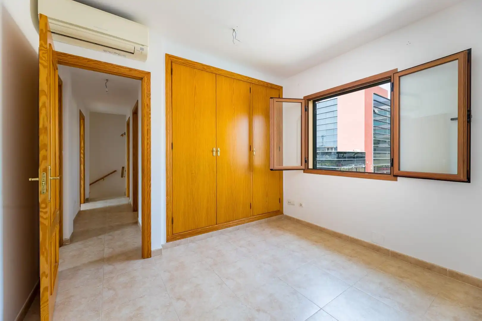 Habitación de Casa adosada de alquiler en  Palma de Mallorca con Aire acondicionado, Terraza y Alarma