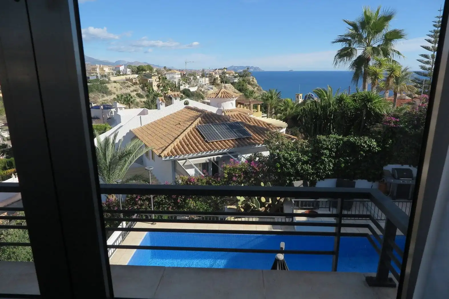 Piscina de Casa o xalet en venda en El Campello amb Aire condicionat, Calefacció i Jardí privat