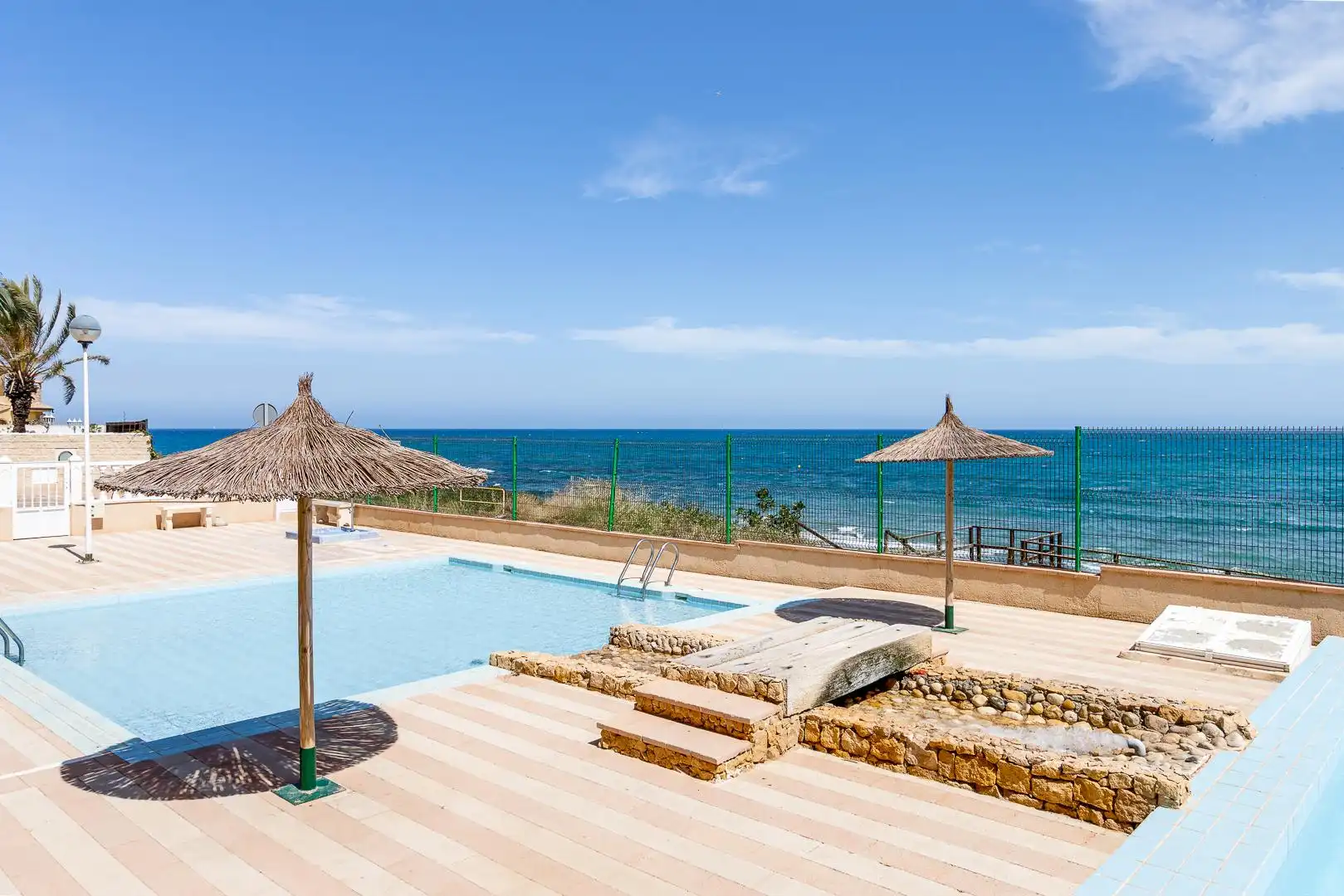Piscina de Apartament en venda en Torrevieja amb Piscina, Moblat i Rentadora