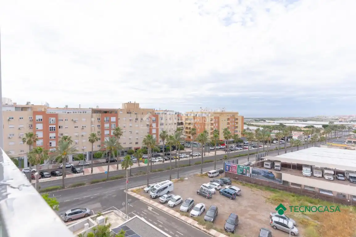 Vista exterior de Piso en venta en Roquetas de Mar con Aire acondicionado y Terraza