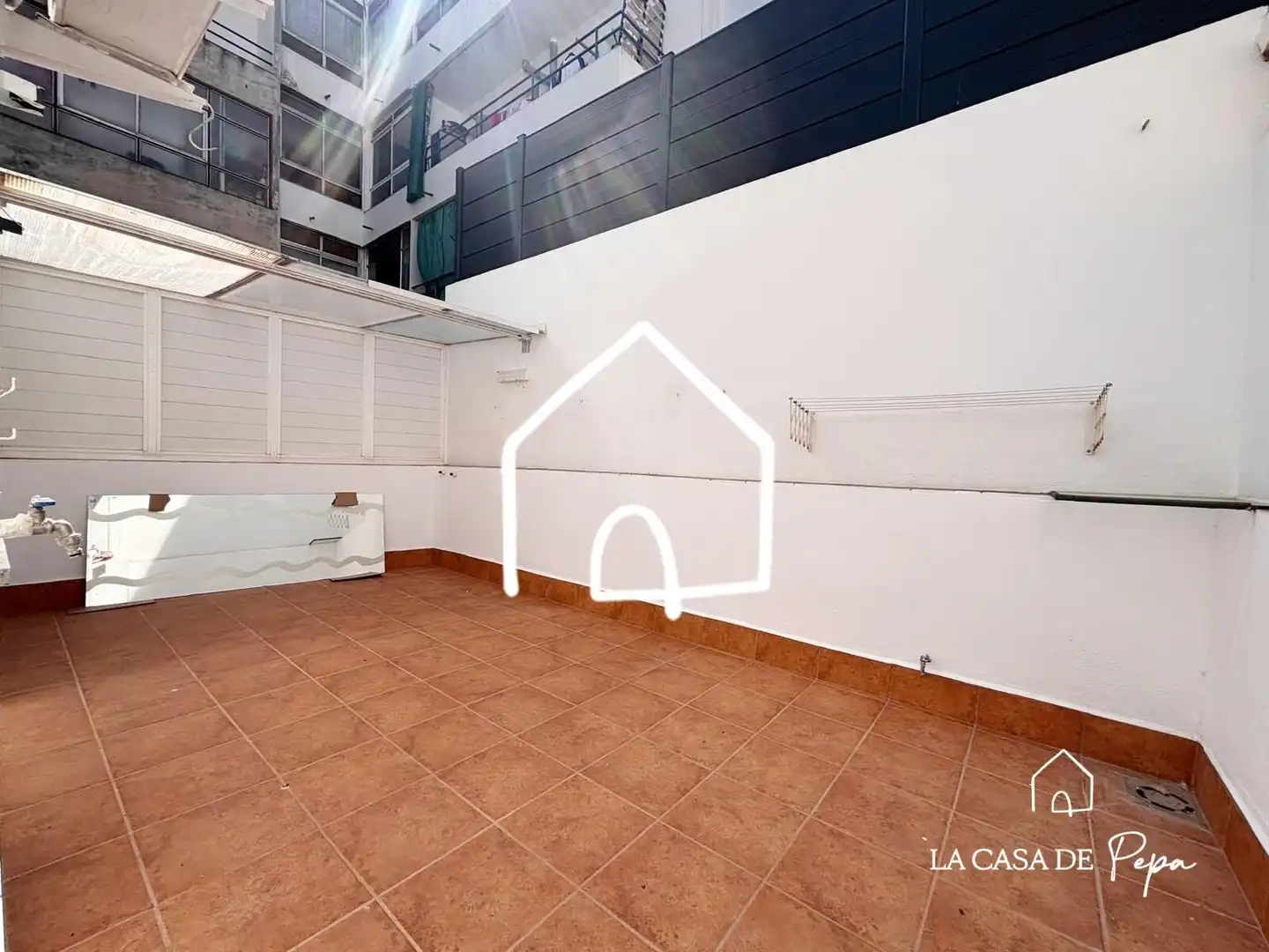 Vista exterior de Piso en venta en Viladecans con Aire acondicionado, Calefacción y Terraza