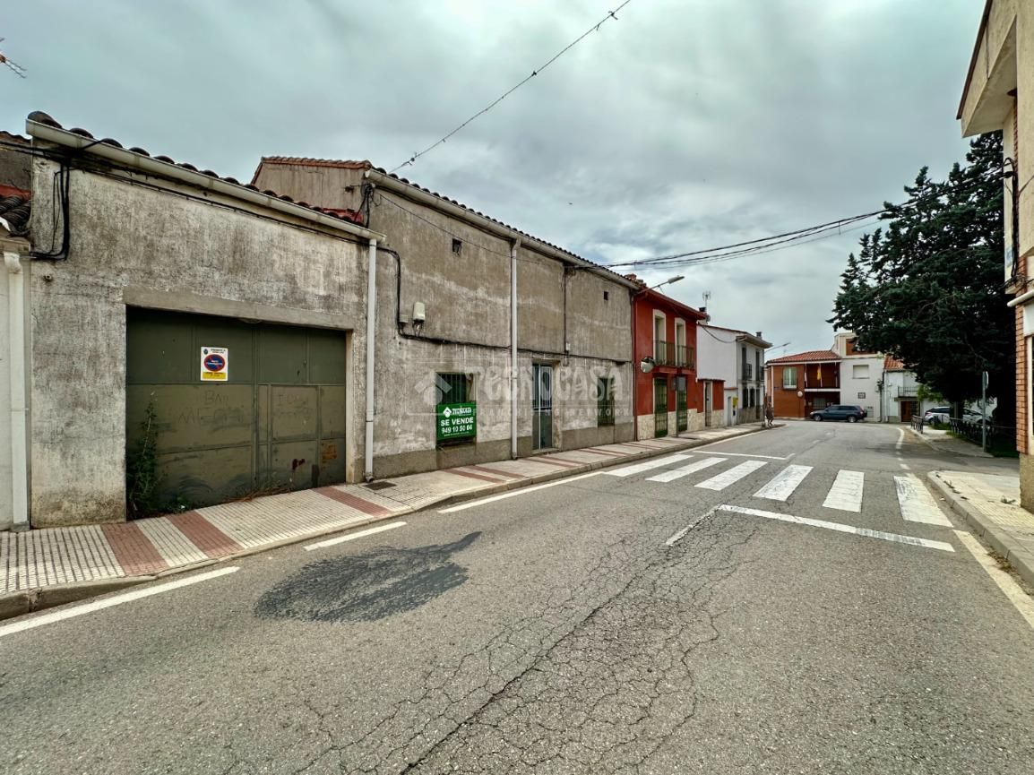 Exterior view of Single-family semi-detached for sale in Guadalajara Capital