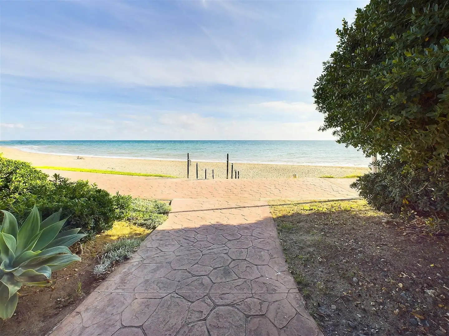 Vista exterior de Apartament en venda en Estepona amb Aire condicionat i Terrassa
