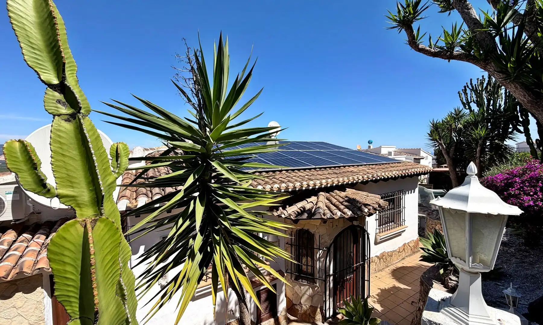 Vista exterior de Casa o chalet en venta en Dénia con Aire acondicionado, Calefacción y Jardín privado