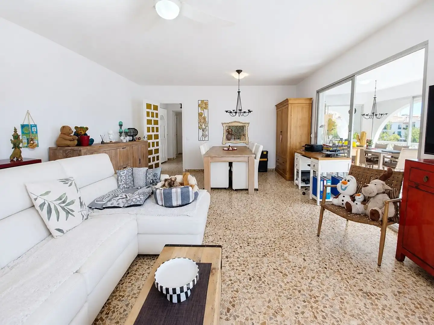 Sala d'estar de Casa o xalet en venda en La Nucia amb Aire condicionat, Jardí privat i Terrassa