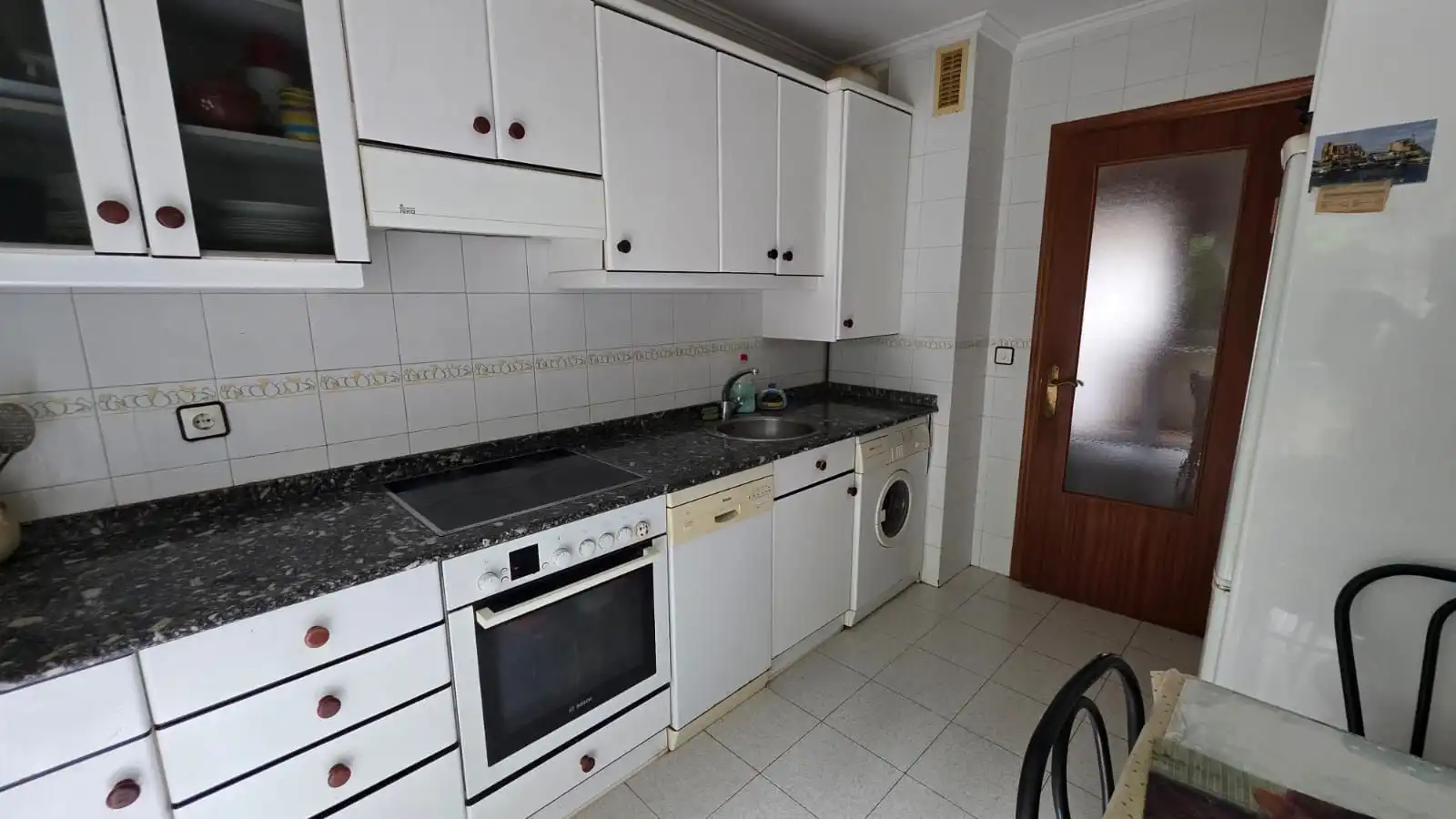 Cocina de Piso en venta en Castro-Urdiales con Calefacción, Terraza y Piscina comunitaria