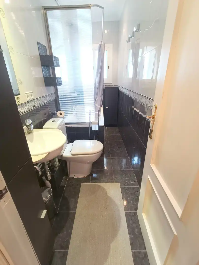 Badezimmer von Wohnung zum Verkauf in Mataró mit Terrasse