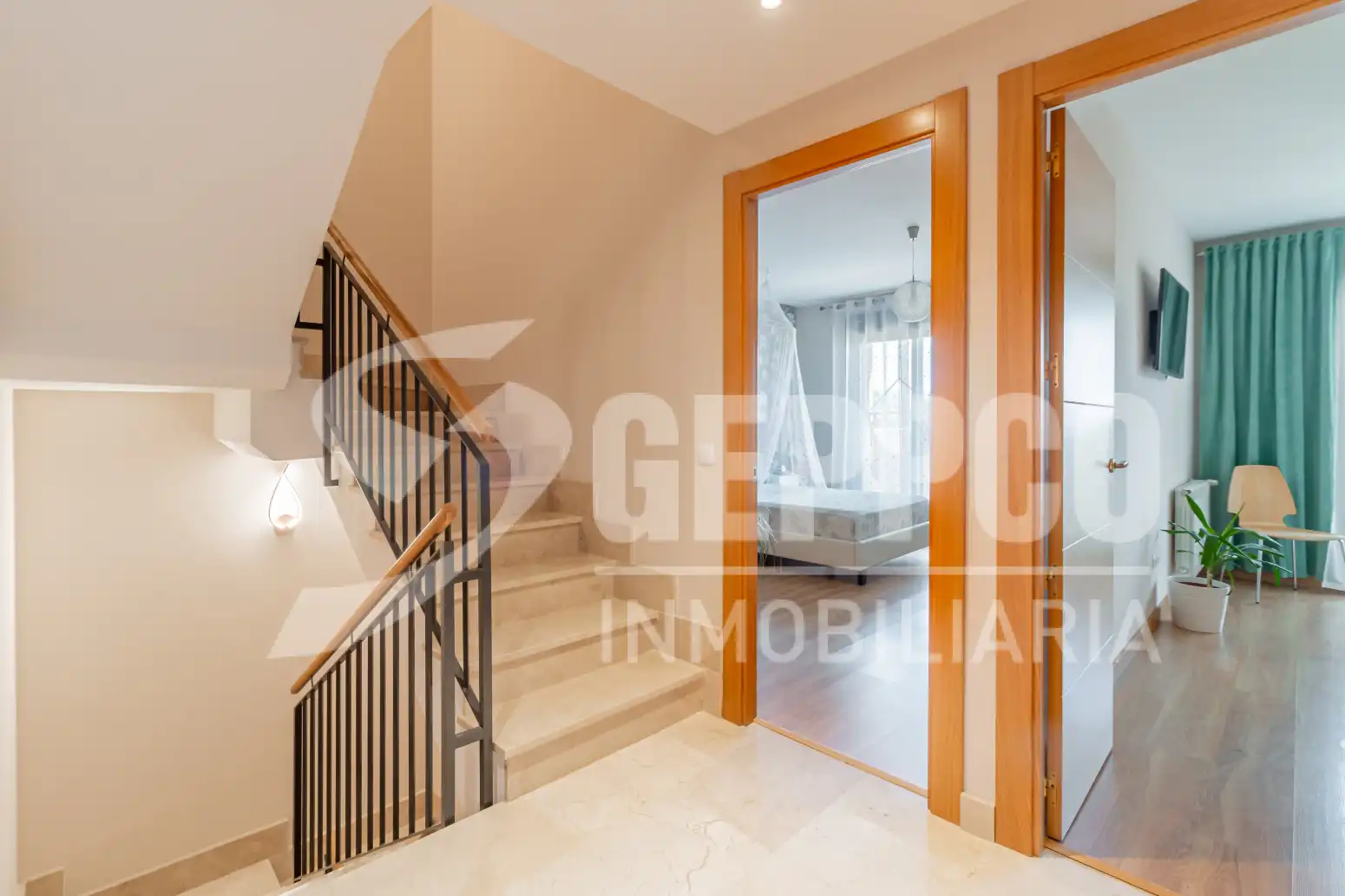 Casa adosada en venta en Alcalá de Henares con Calefacción, Terraza y Piscina comunitaria