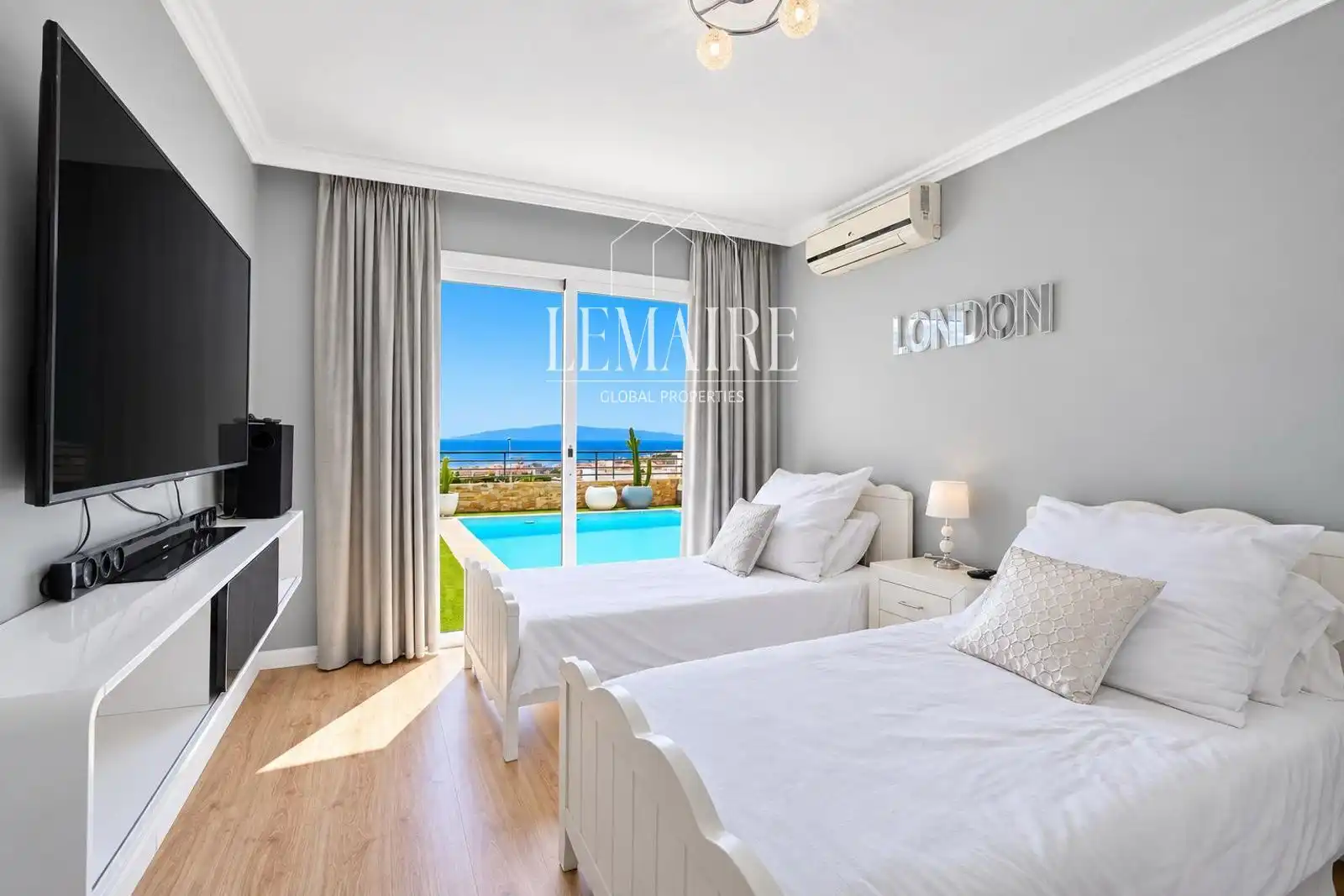 Bedroom of Houses for sale in Adeje  with Air Conditioner, Terrace and Storage room